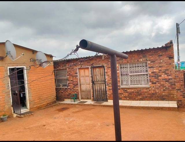 7 BEDROOM HOUSE FOR SALE IN ESSELEN PARK